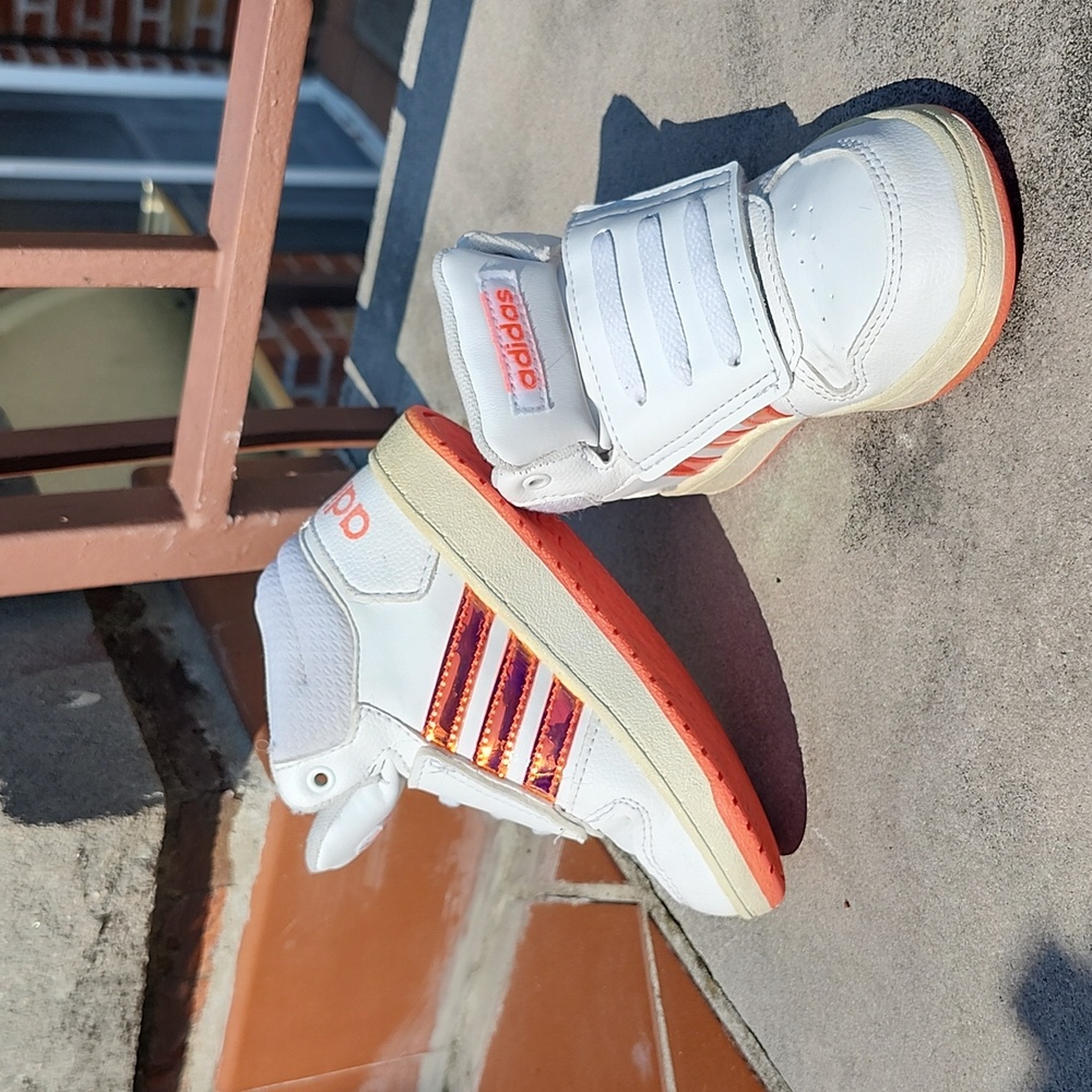 Adidas Mid Hoops Sneaker
